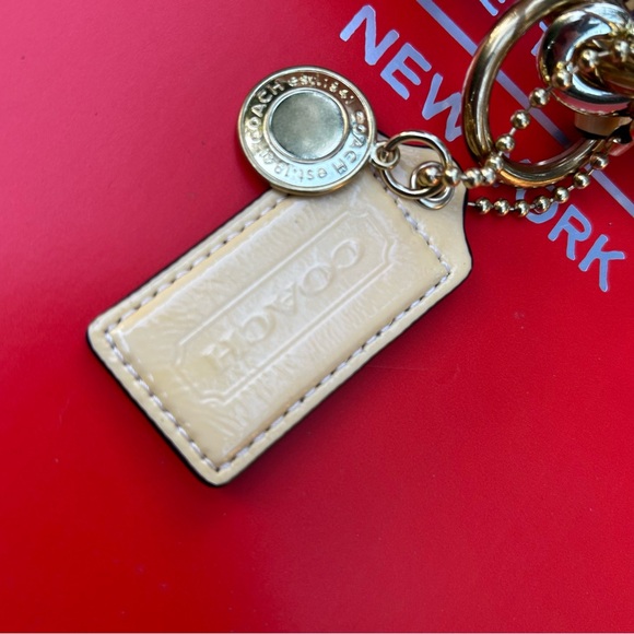 Coach patent leather handbag - Picture 5 of 13